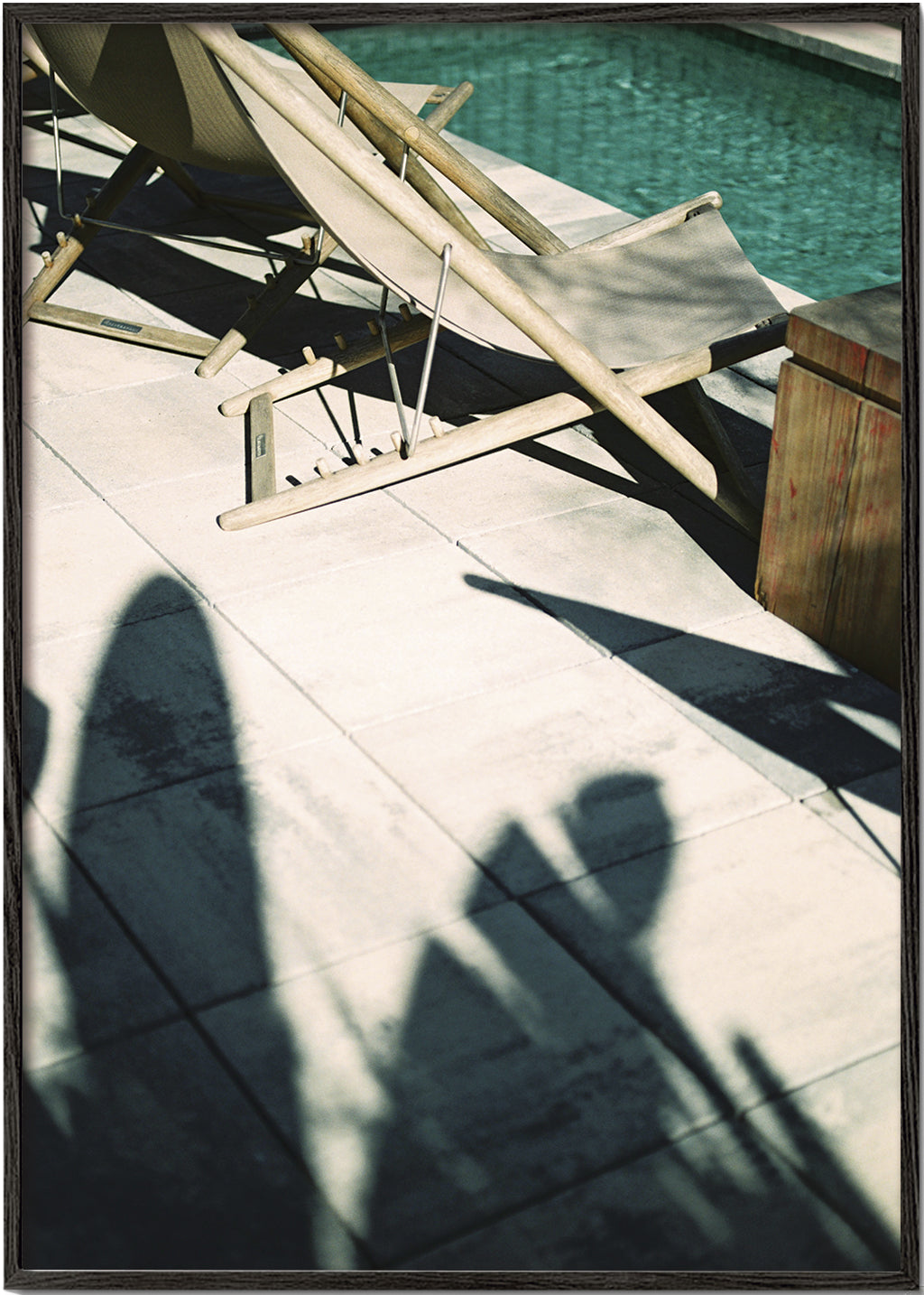 Poolfotografi med skulpturala skuggor