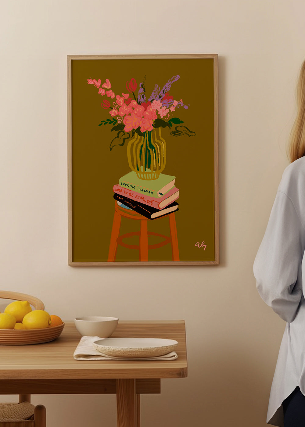 Botanisk poster: vas med blommor på böcker