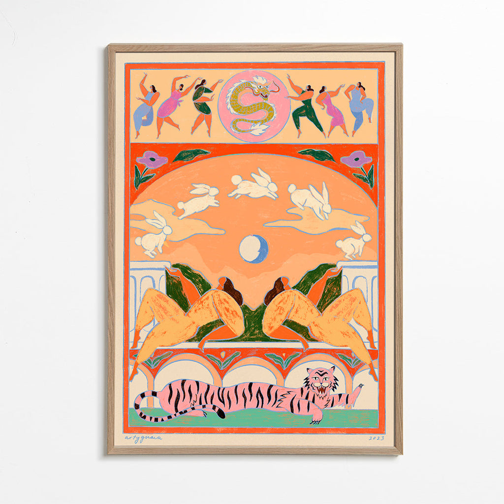 Illustration: rosa tiger med lekfulla kaniner