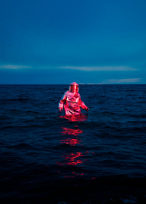 Landskapskonst med astronaut i havet