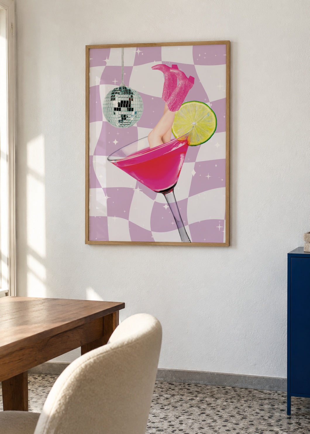 32.png - Framed poster in an interior