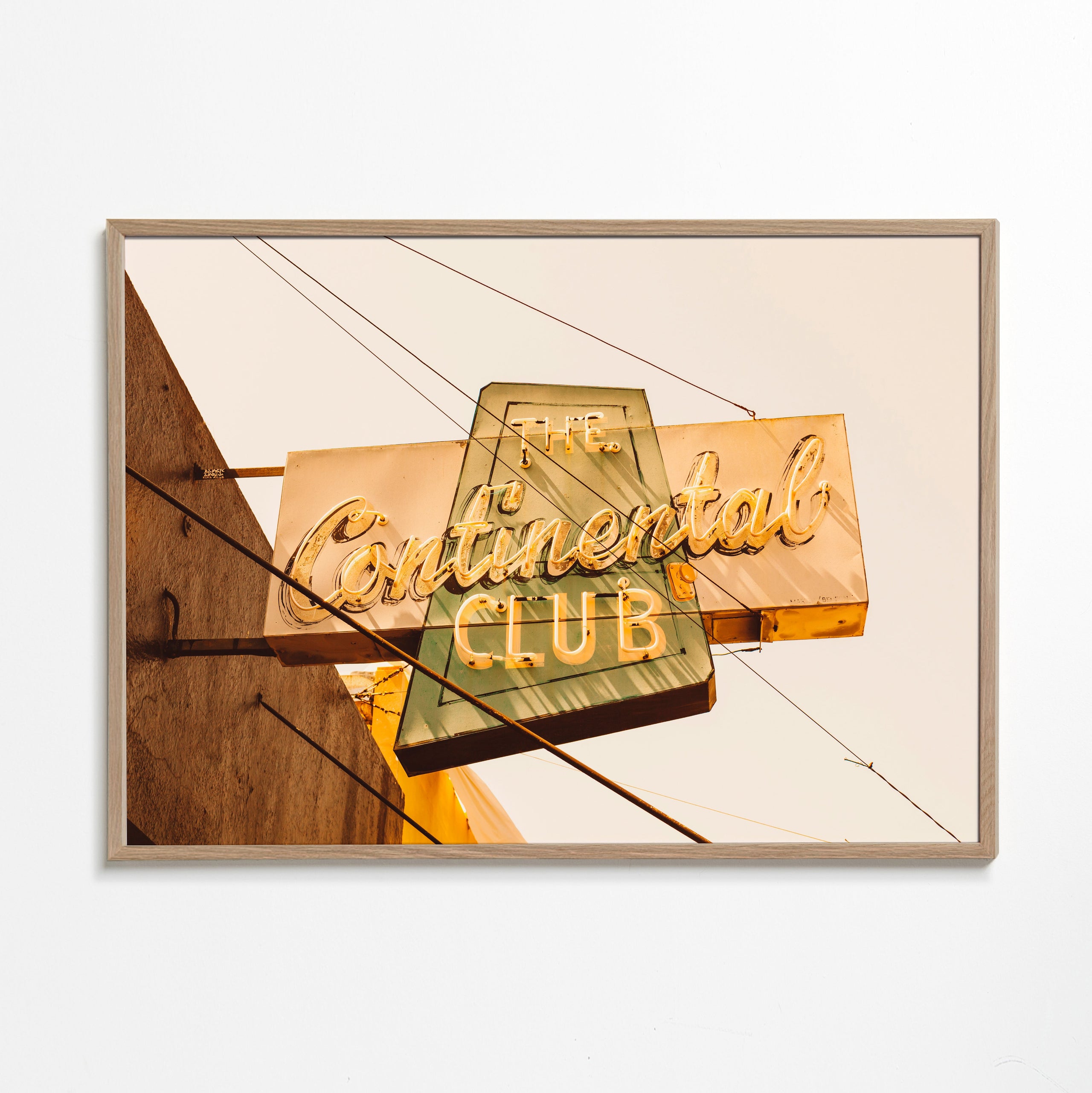 Vintage affisch neonskylt på fasaden Continental Club