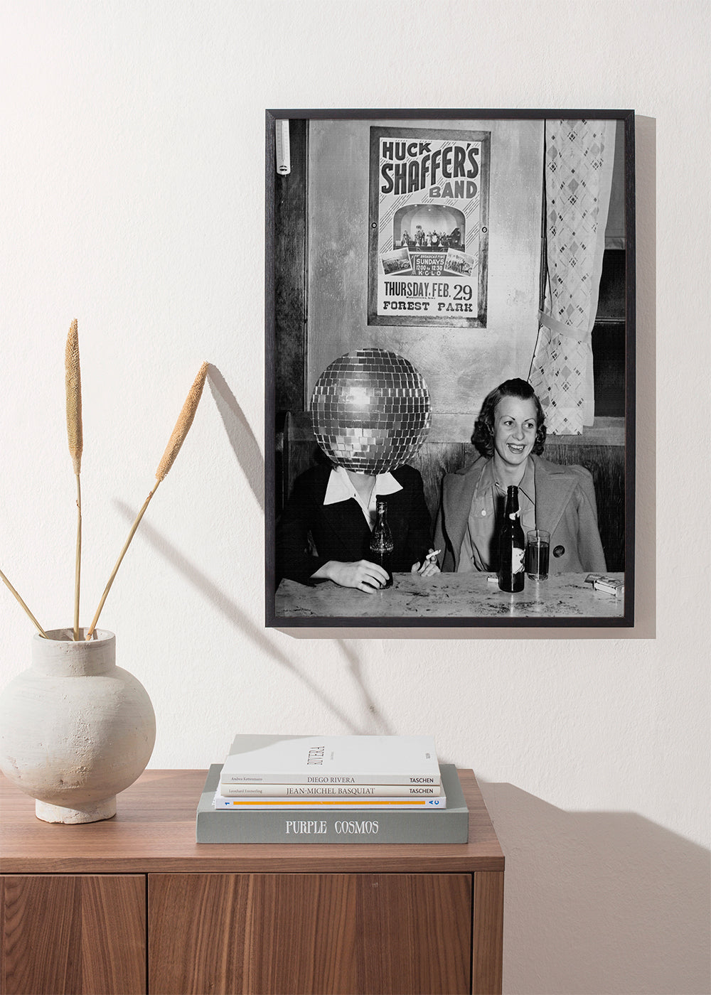Vintagefotografi av par med discokula-huvud
