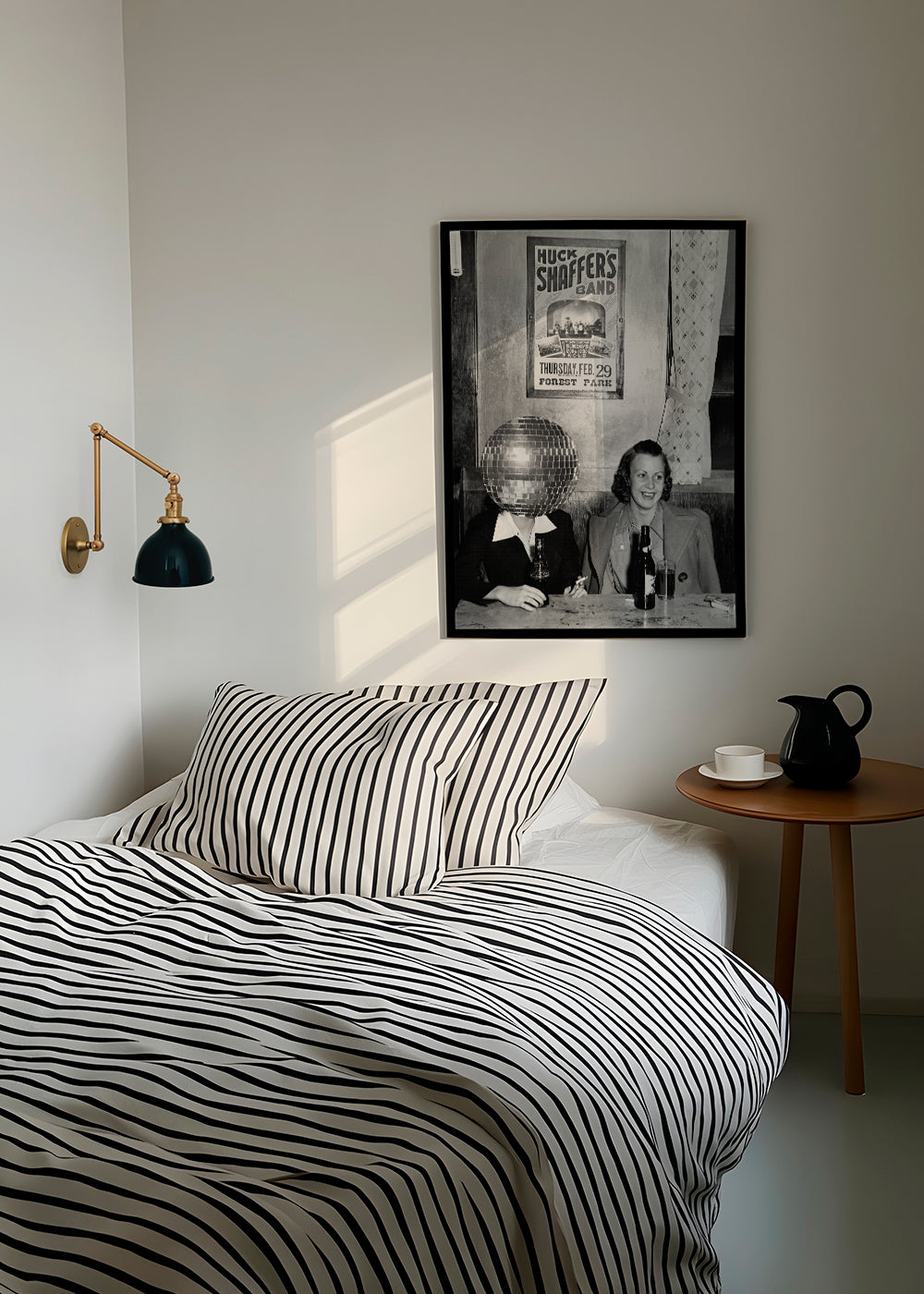 Vintagefotografi av par med discokula-huvud