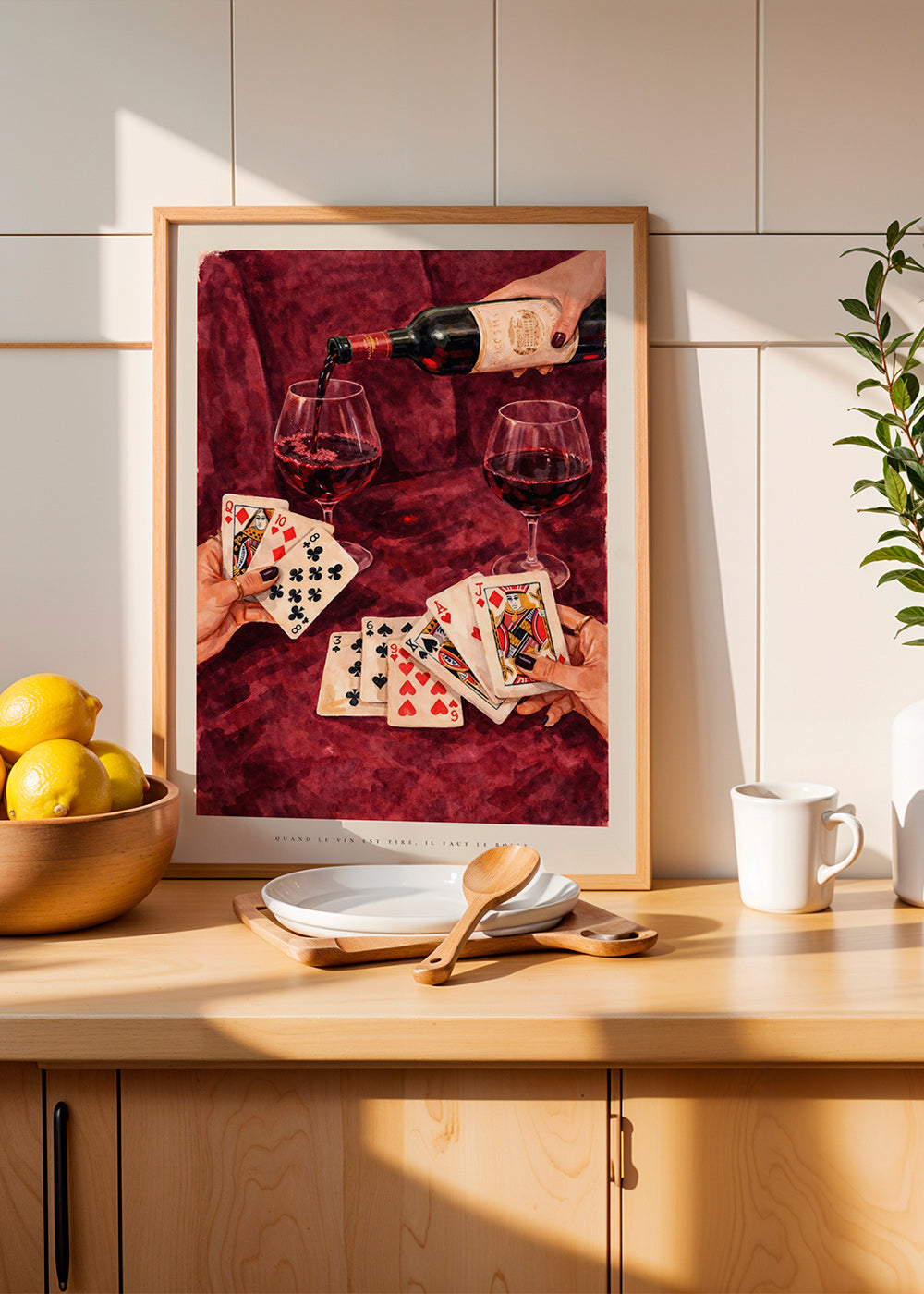 Kökskonst med spelkort och rött vin