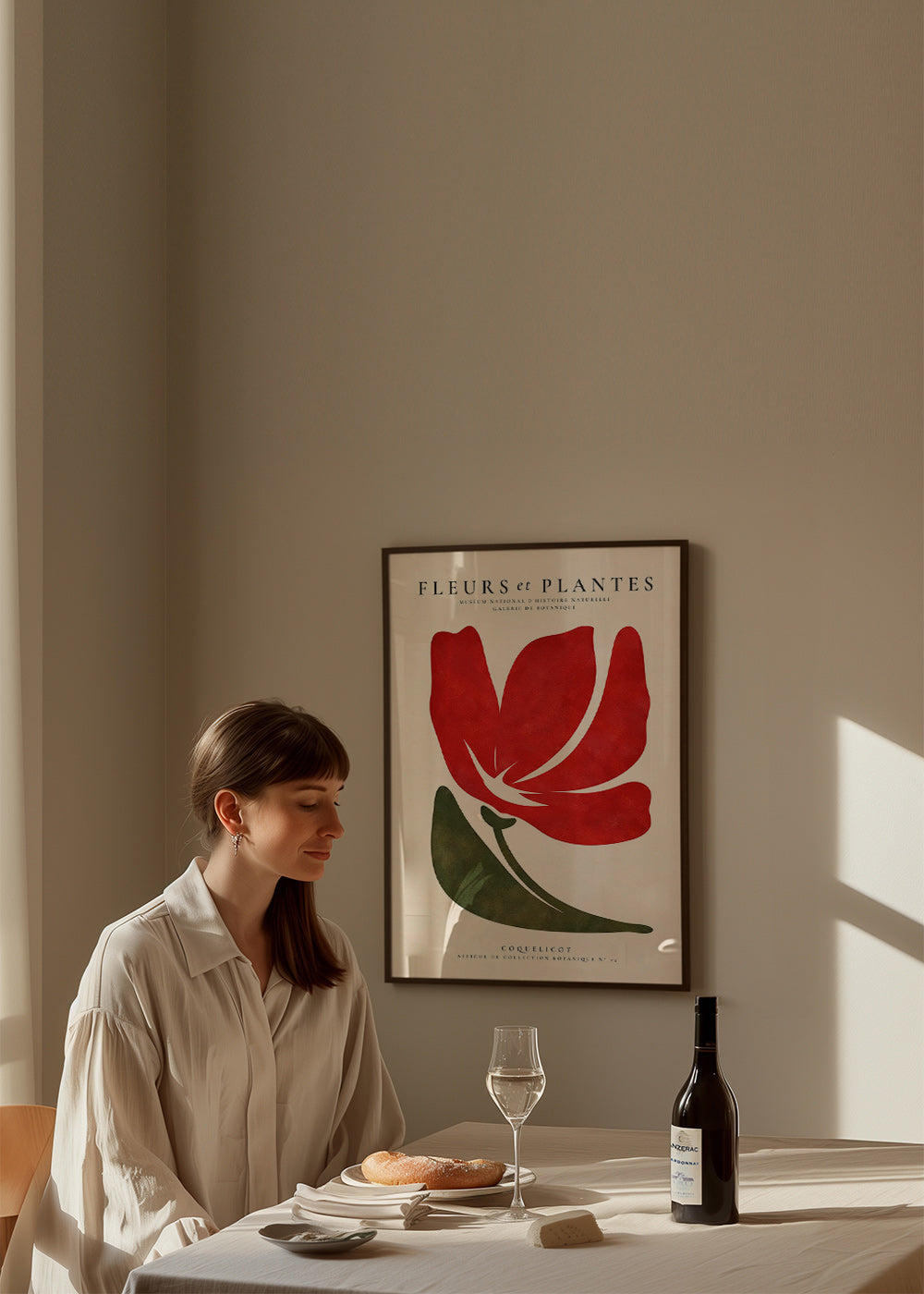 Botanisk poster med stiliserad röd vallmo