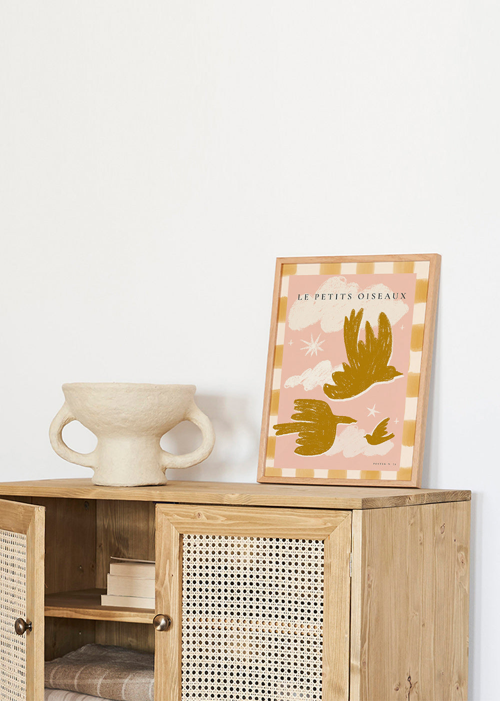 Gyllene fåglar på rosa bakgrund