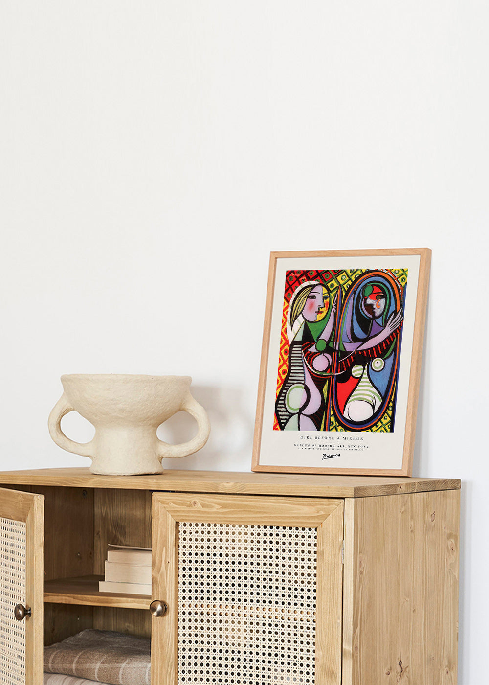 Abstrakt verk med figur framför spegel