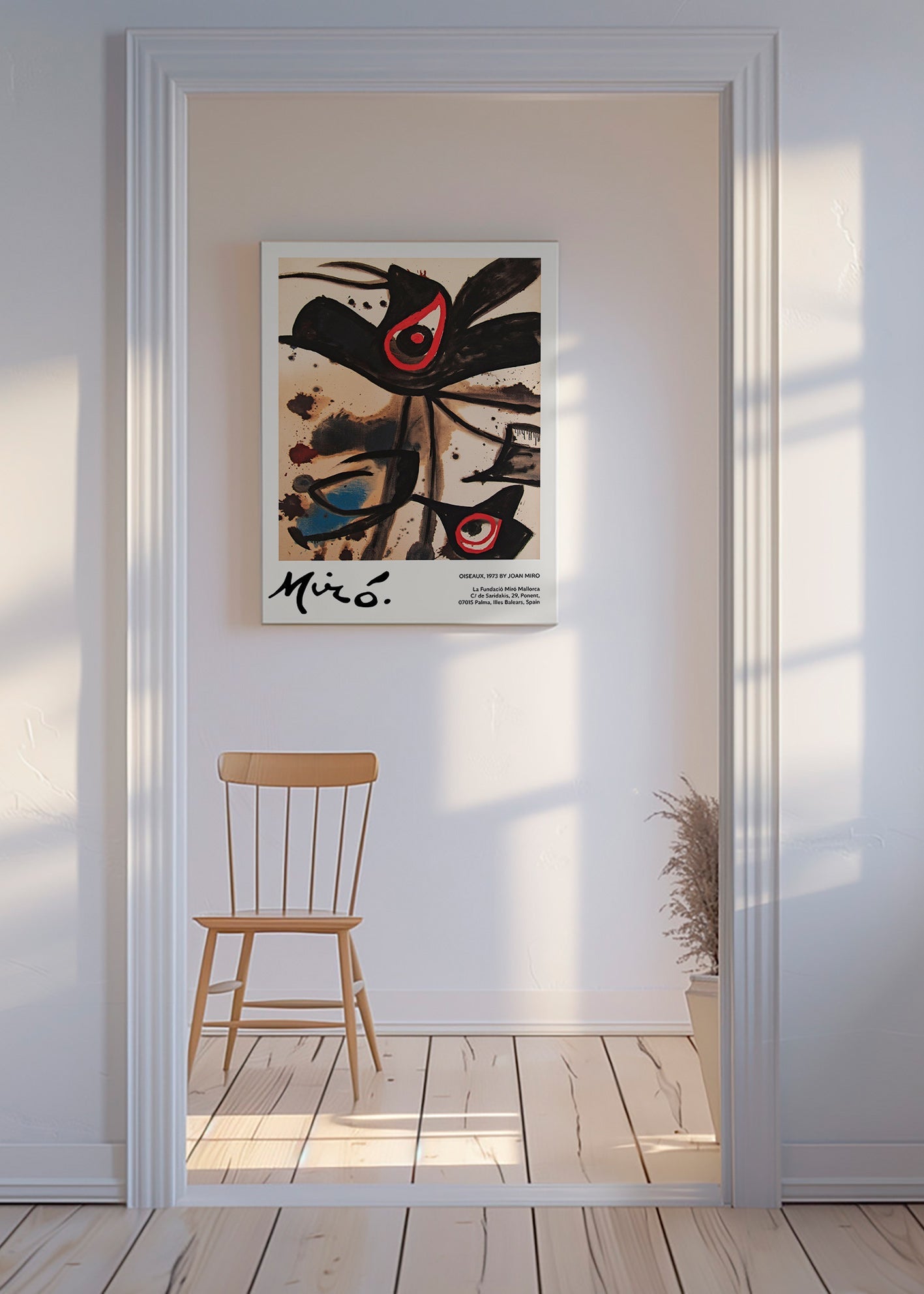 Abstrakt konstverk med svarta fågelmotiv