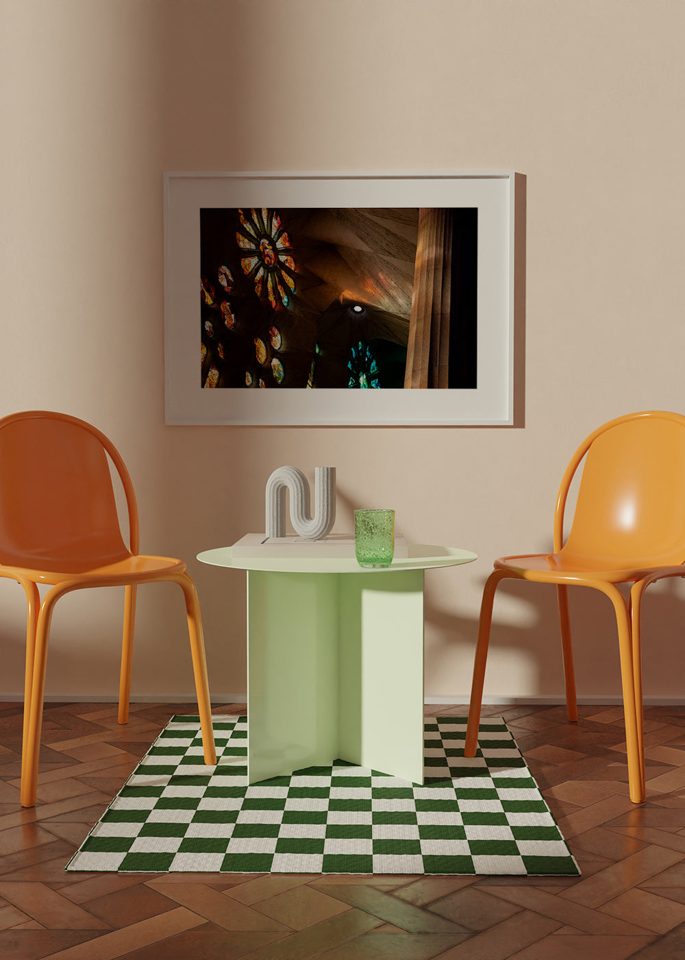 Arkitekturfotografi av glasmålningar med varmt ljus
