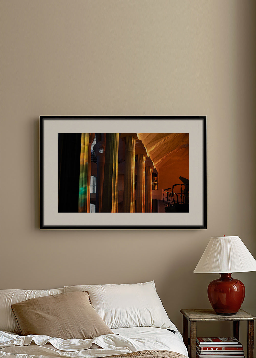 Arkitekturinteriörfotografi med gyllene ljus