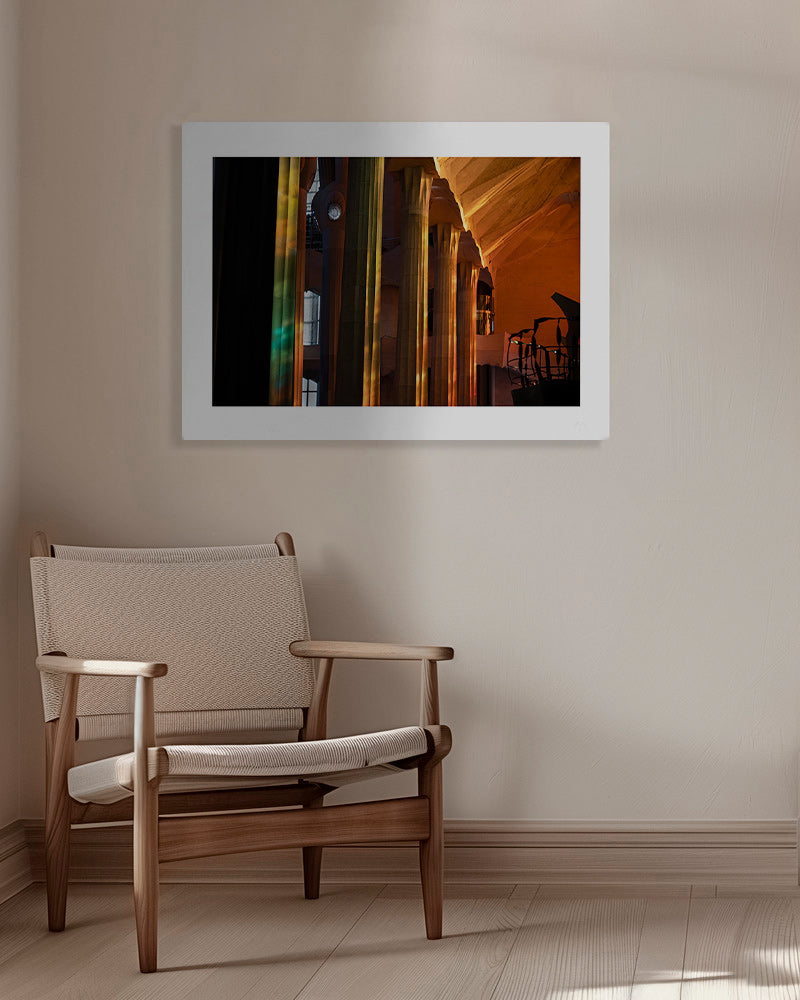 Arkitekturinteriörfotografi med gyllene ljus