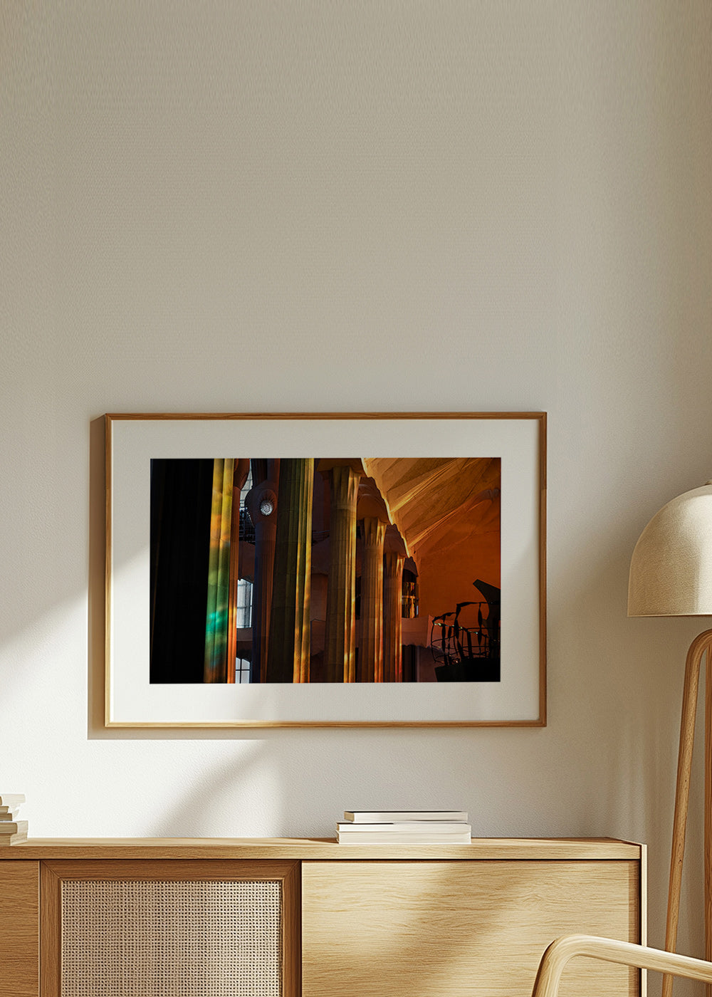 Arkitekturinteriörfotografi med gyllene ljus
