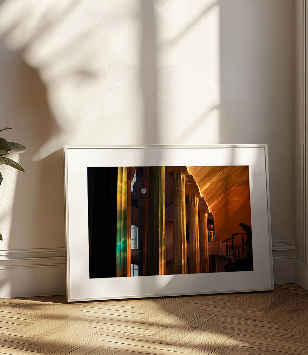 Arkitekturinteriörfotografi med gyllene ljus