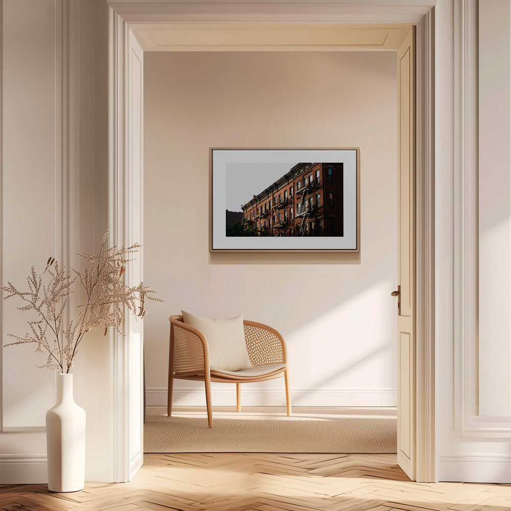 Reseaffisch: New York brownstone-fasad med nödtrappor