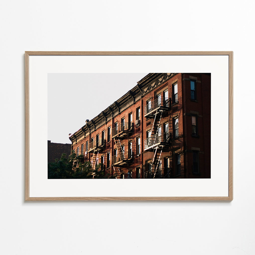 Reseaffisch: New York brownstone-fasad med nödtrappor