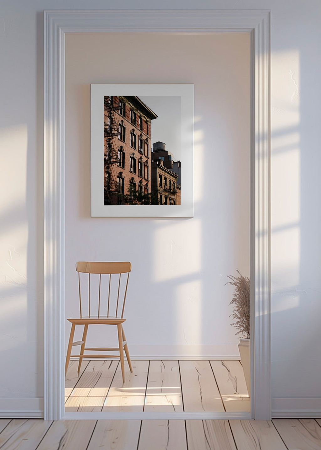 Fotografi av stadsfasad med nödtrappa