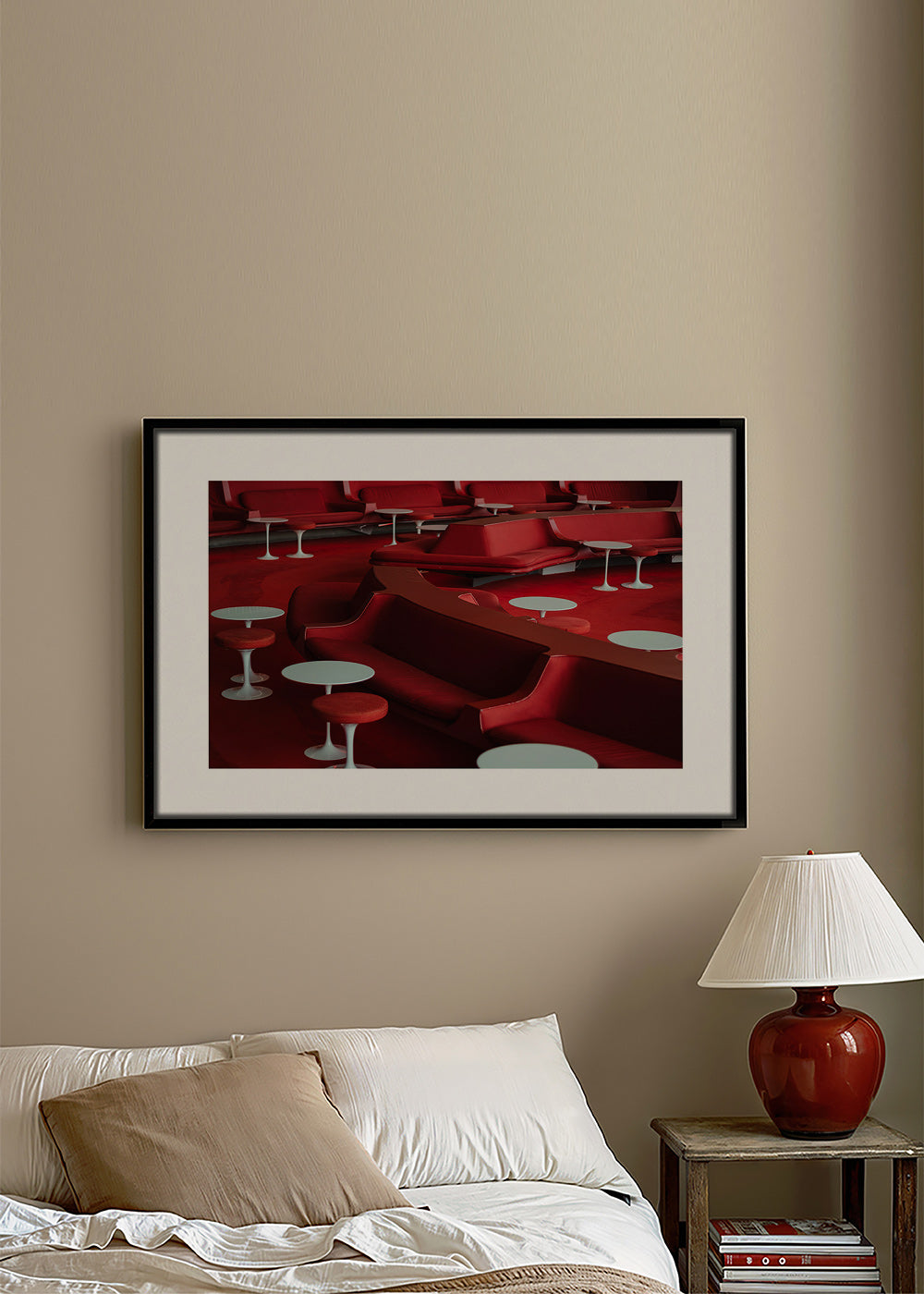 Röd lounge-fotografi med böjda sittplatser