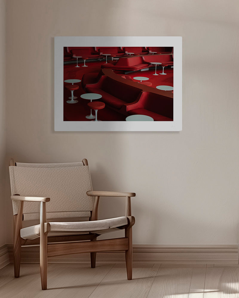 Röd lounge-fotografi med böjda sittplatser