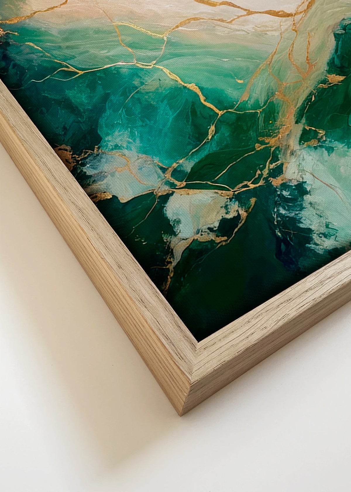 Abstrakt konst med smaragd- och guldådror – Canvas detail