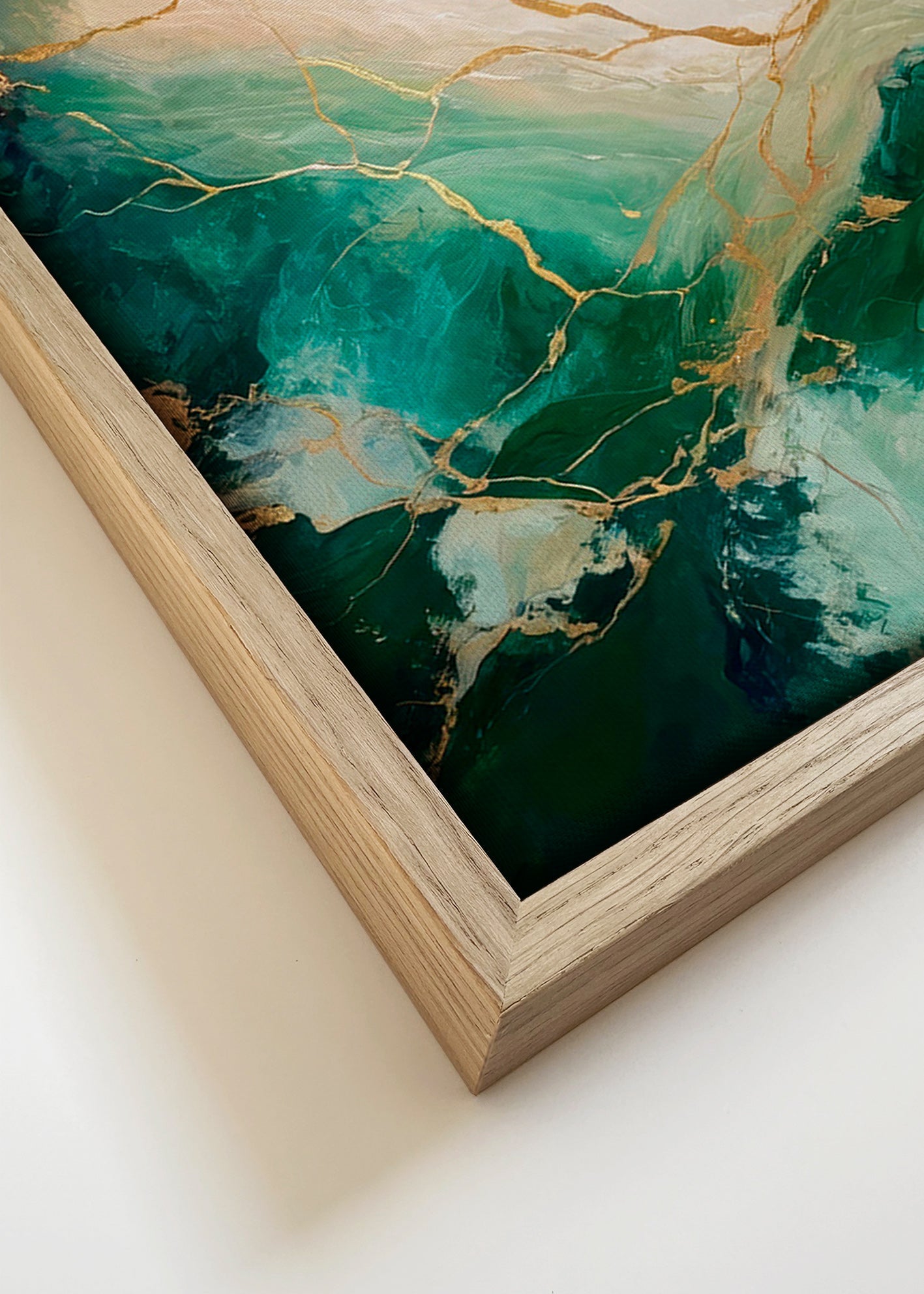 Abstrakt konst med smaragd- och guldådror – Canvas detail