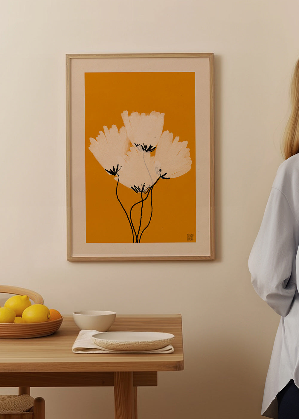 Botanisk poster vita blommor på ockra – Product1