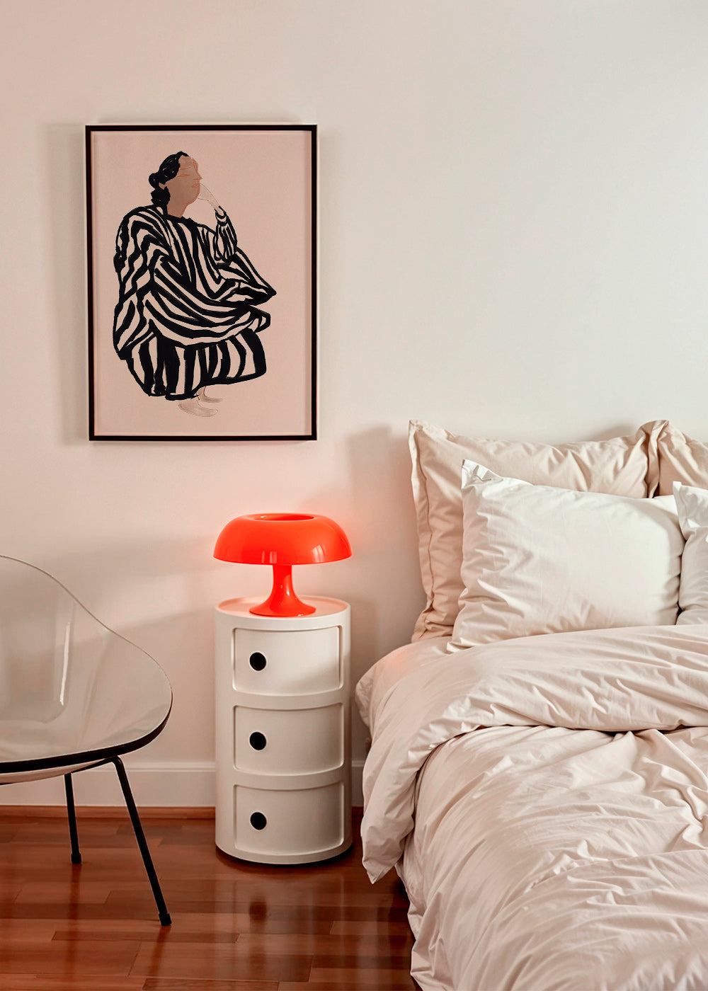 Illustration av kvinnlig figur med grafiska ränder – Product1