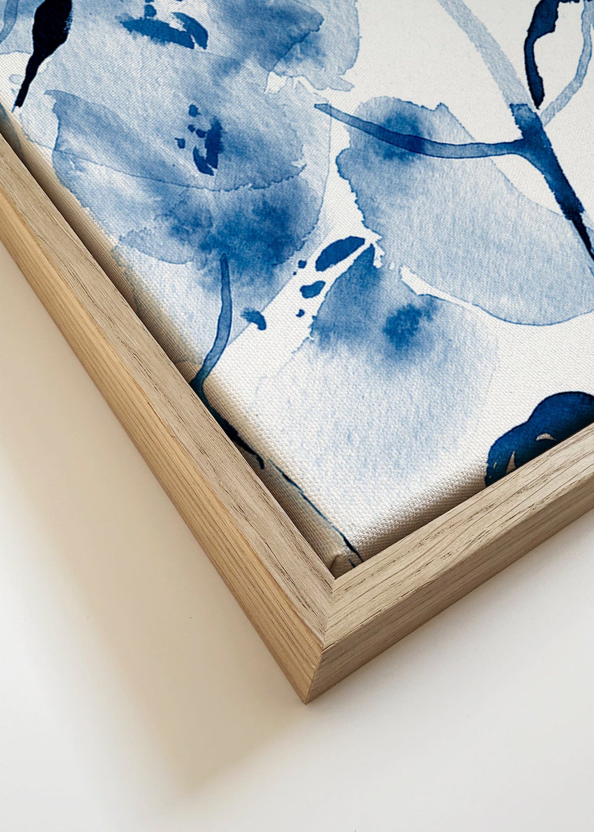 Botanisk akvarell i blått med fåglar – Canvas detail