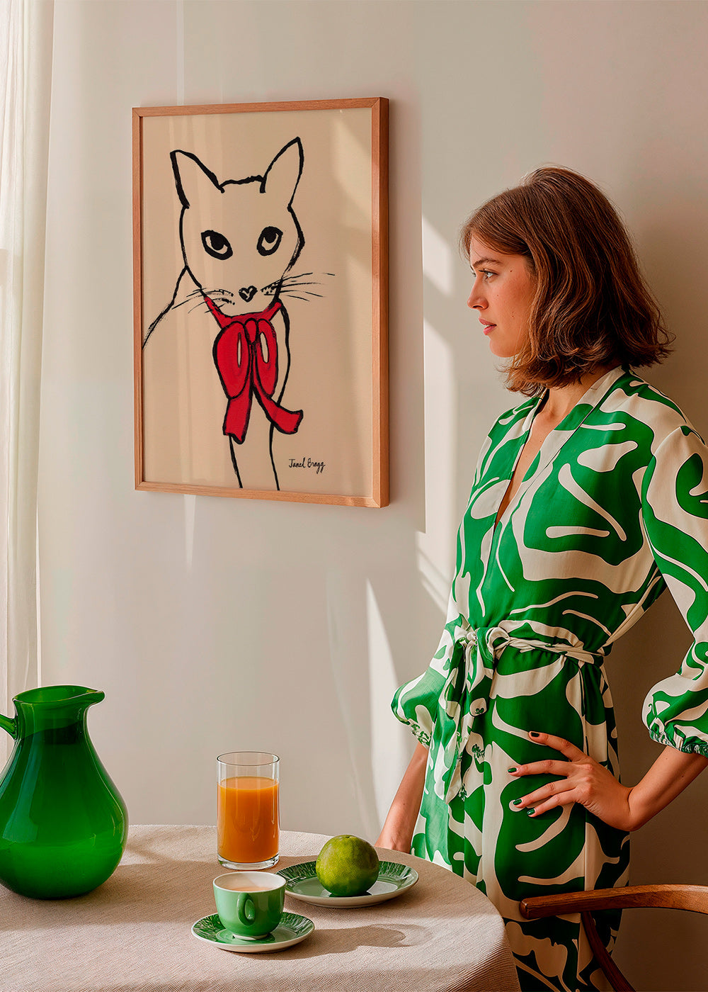 Kattmålning med röd rosett och ledig linje – Product1