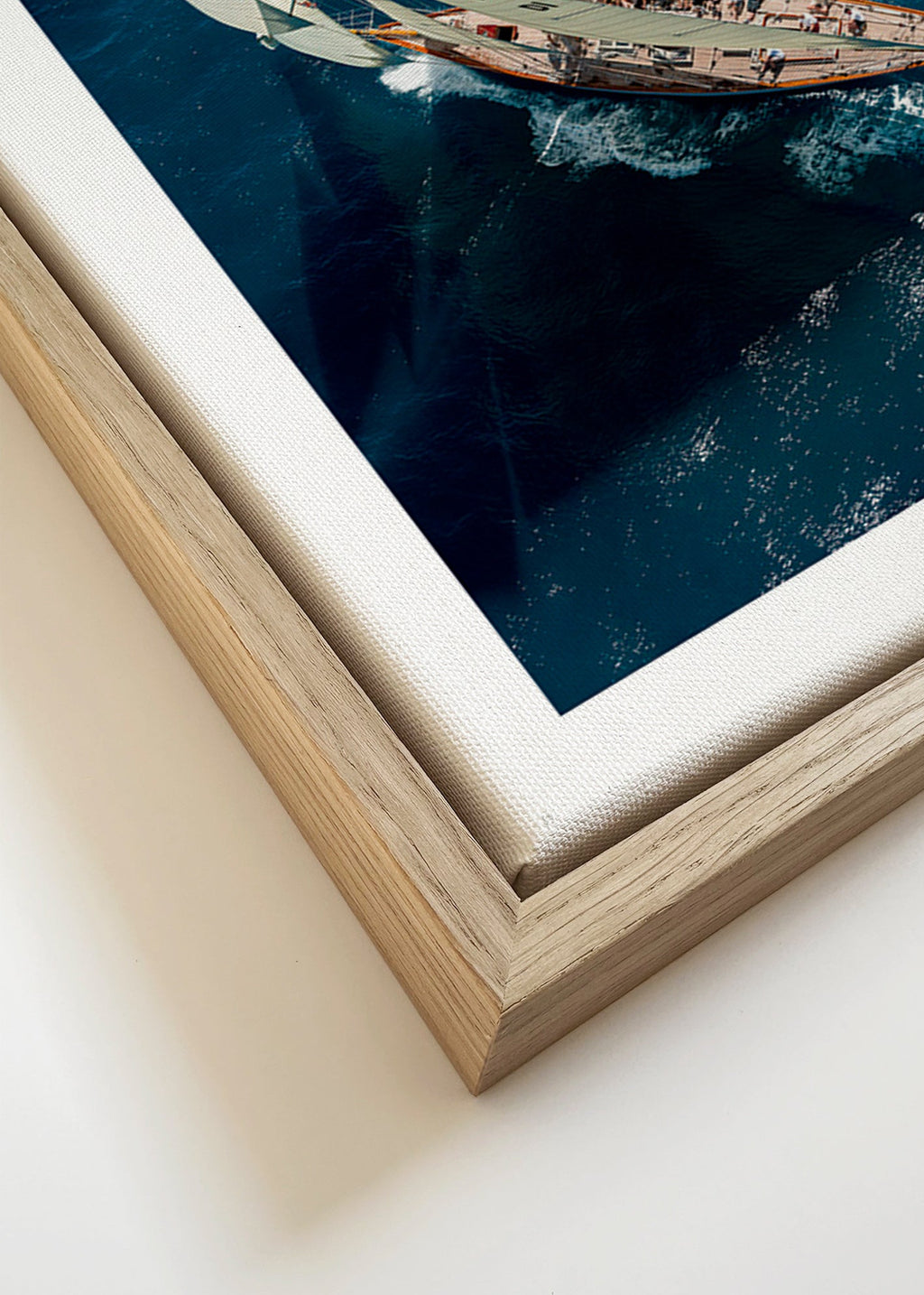 Fotografi av klassisk segelbåt i regatta – Canvas detail