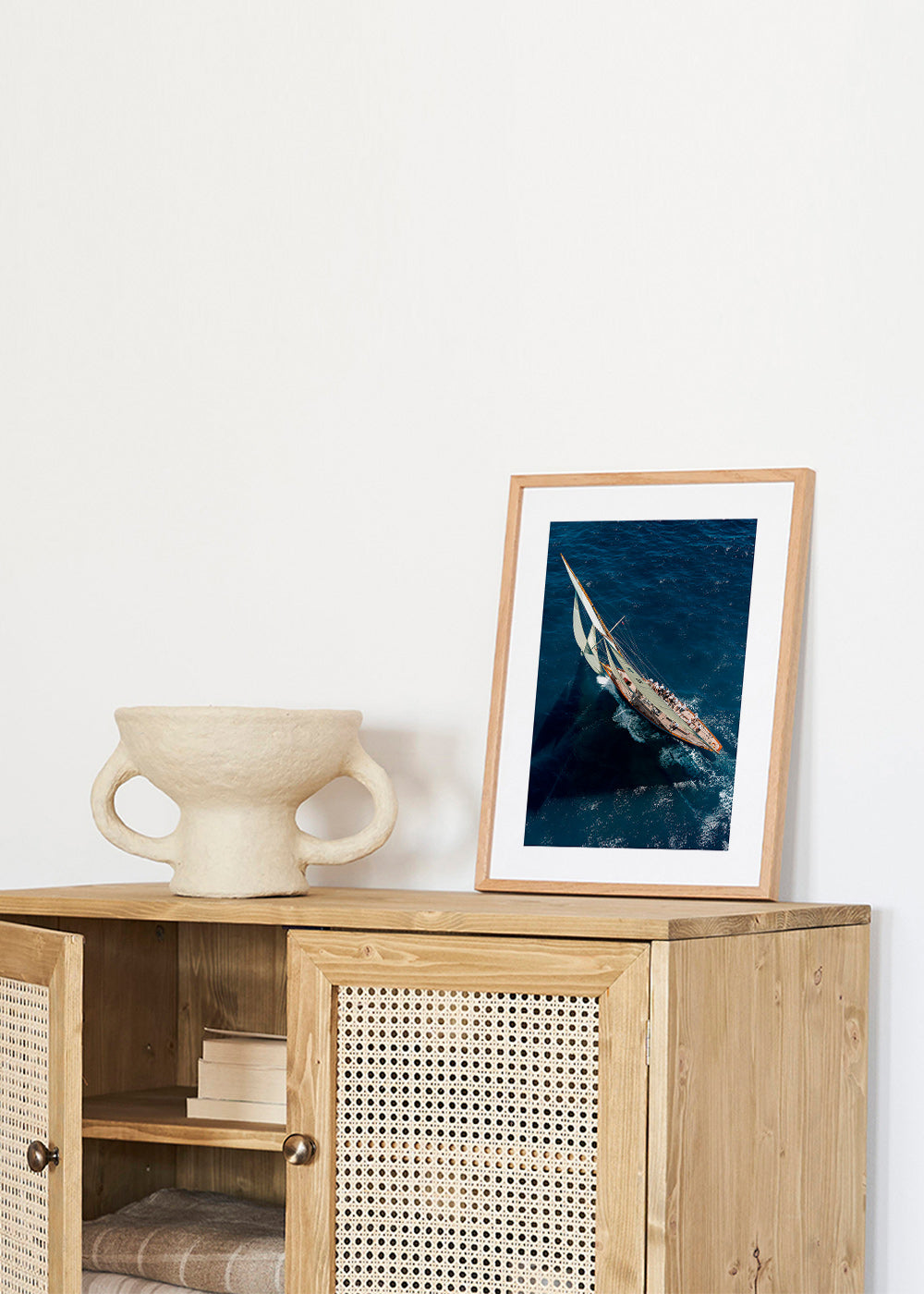 Fotografi av klassisk segelbåt i regatta – Product2