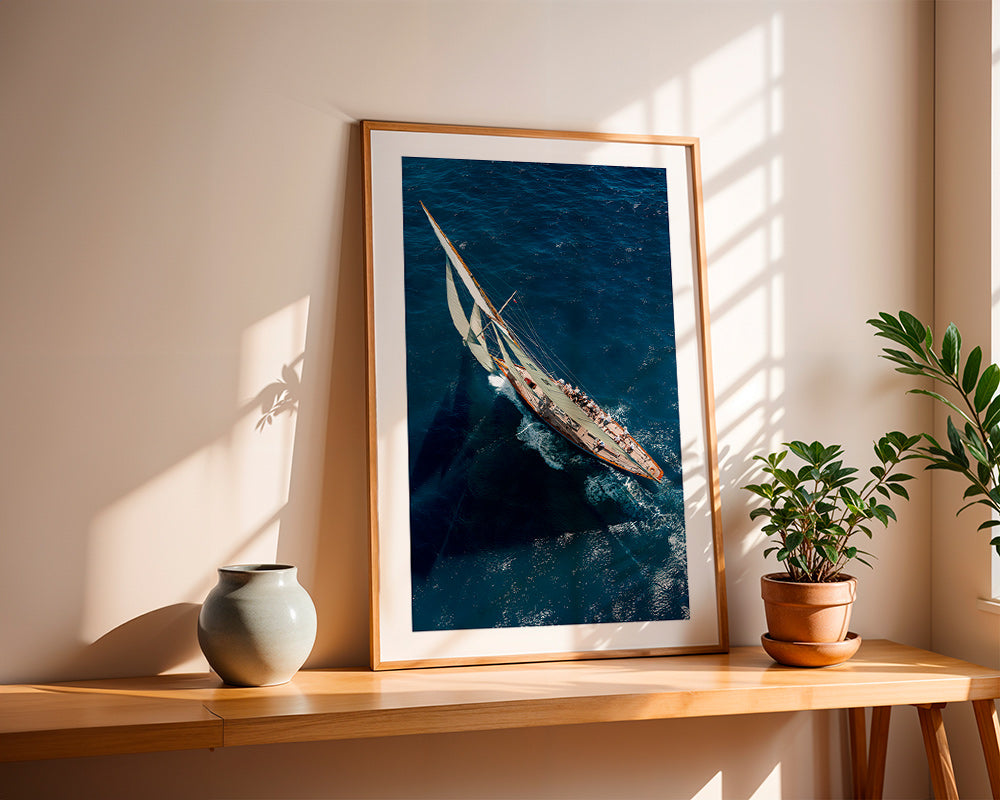 Fotografi av klassisk segelbåt i regatta – Product3