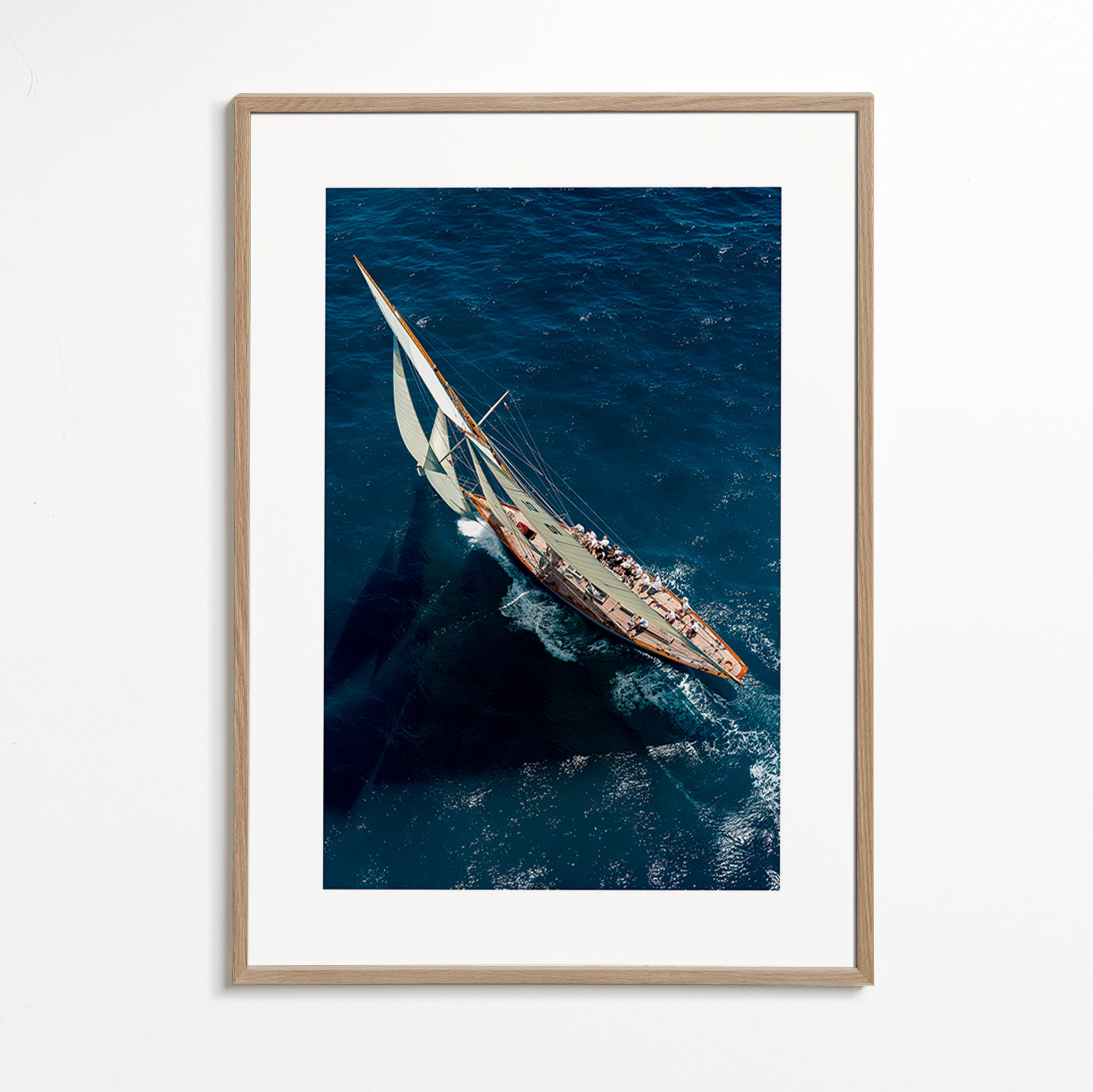 Fotografi av klassisk segelbåt i regatta – Oak Frame