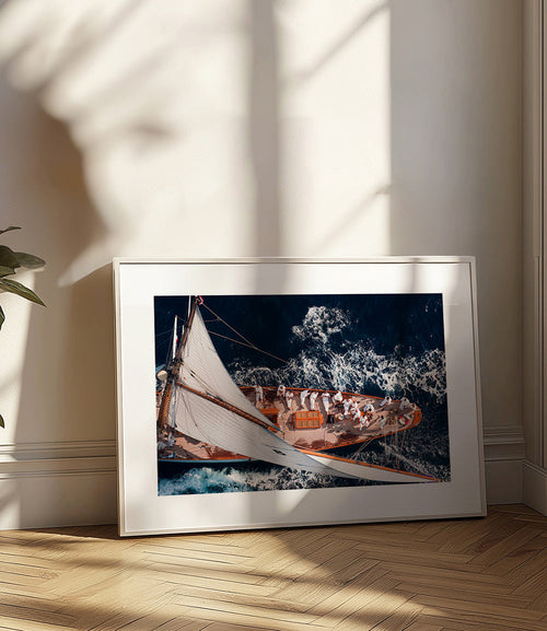 Flygfotografi av segelbåt på öppet hav – Product1