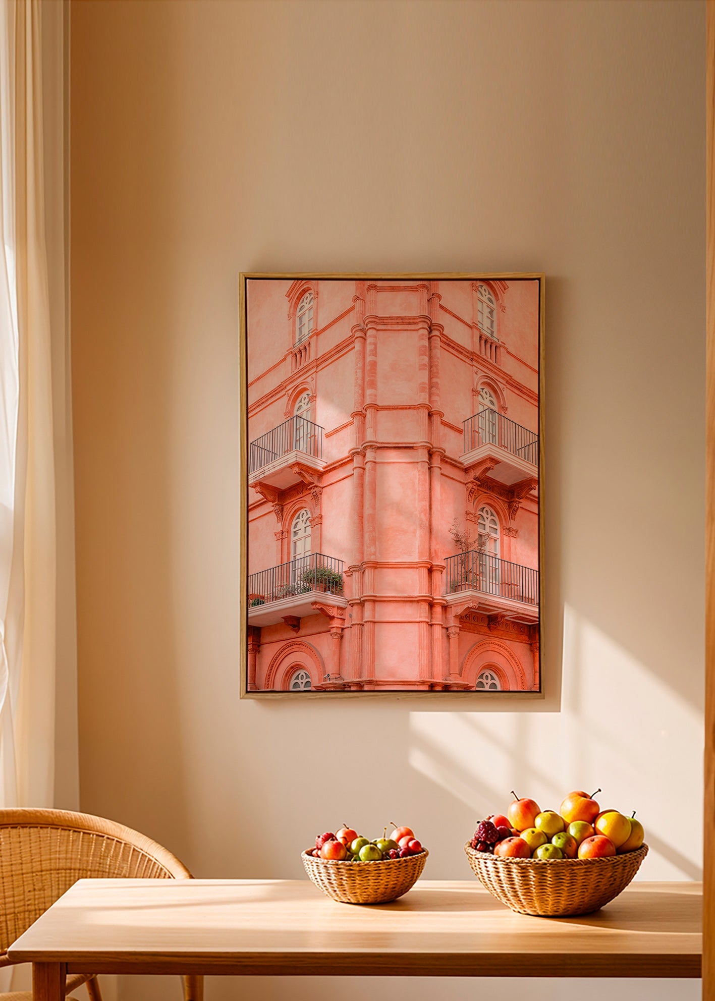 Stadstavla: rosa fasad med balkonger – Canvas1