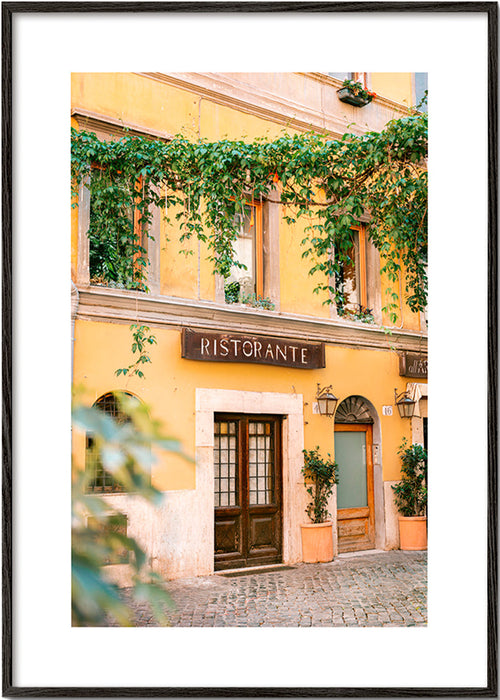 Kökskonst: ristorante-fasad i varm gul – Black Frame