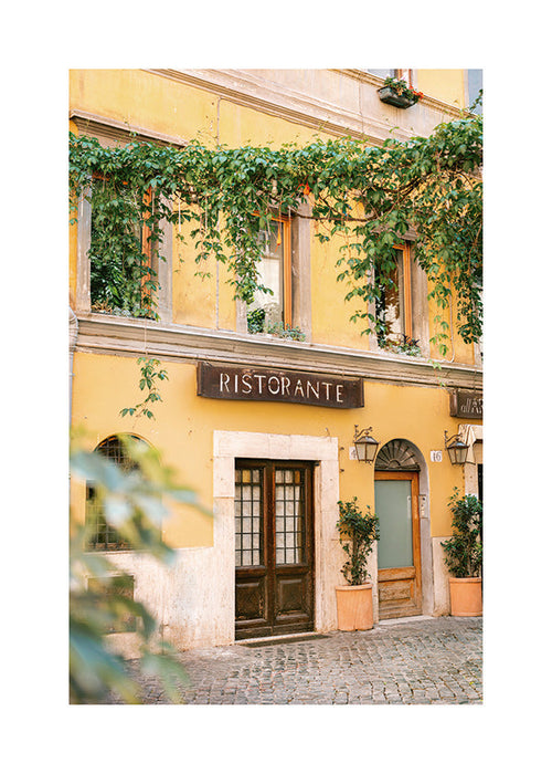 Kökskonst: ristorante-fasad i varm gul