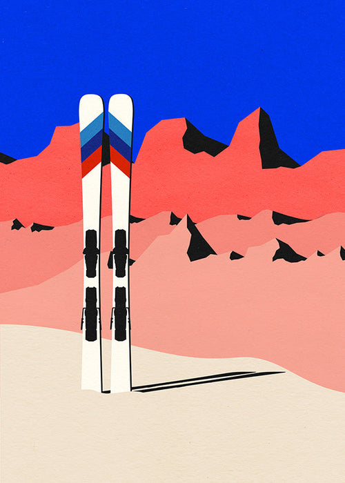 Sportkonst med skidor framför geometriskt bergslandskap