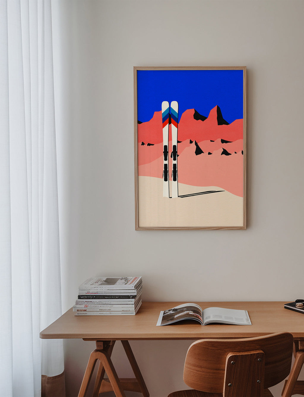 Sportkonst med skidor framför geometriskt bergslandskap – Product3