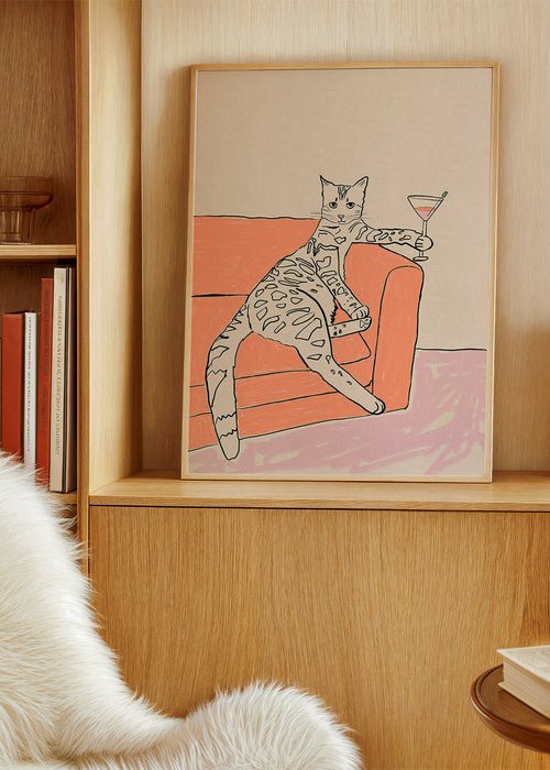 Kökskonst: katt med cocktail på soffan – Product1