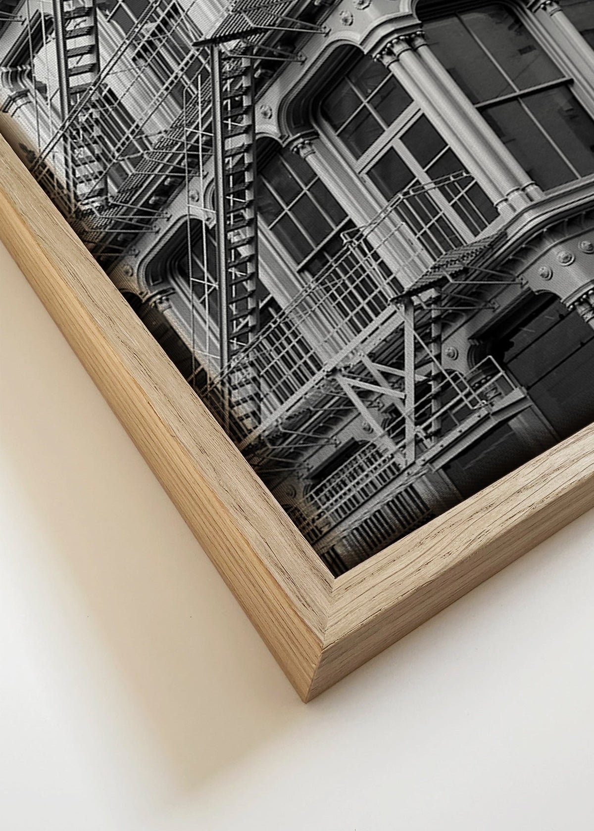 Fotografi av stadshörn med brandstege – Canvas detail