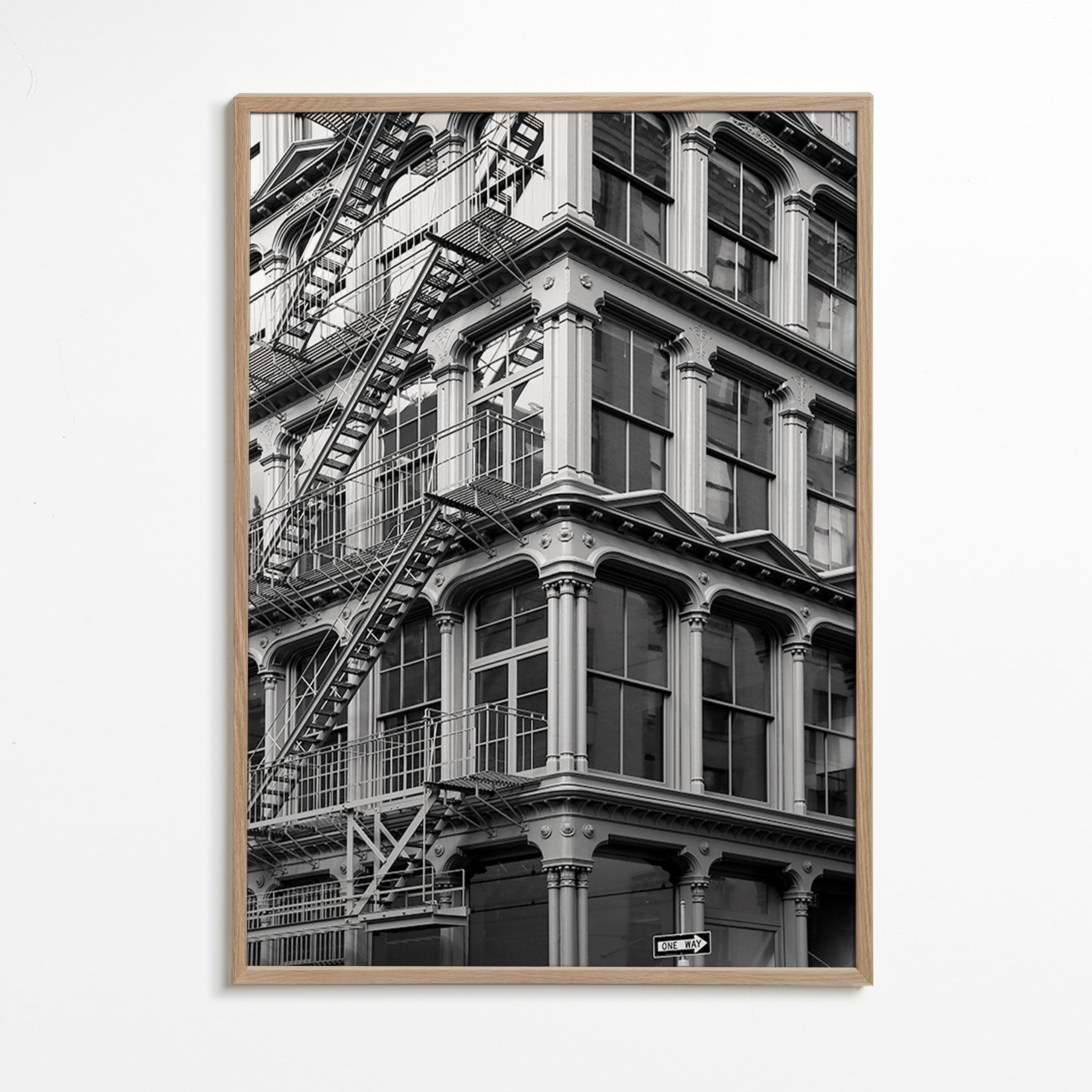 Fotografi av stadshörn med brandstege – Oak Frame