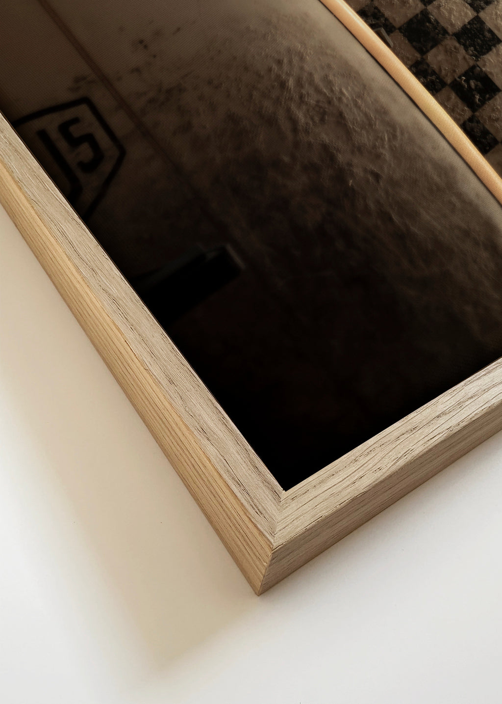Deus - Framed canvas detail