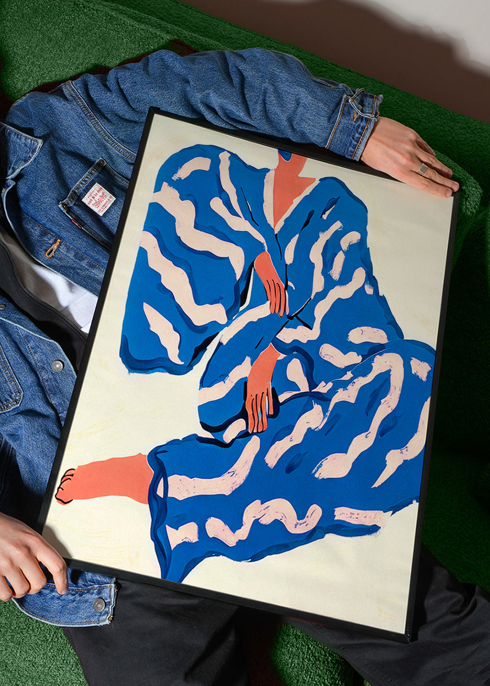 Illustration av figur i blå mantel – Product1