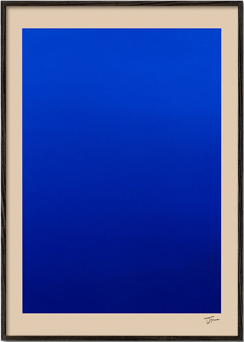 Abstrakt konst blått fält med beige kant – Black Frame