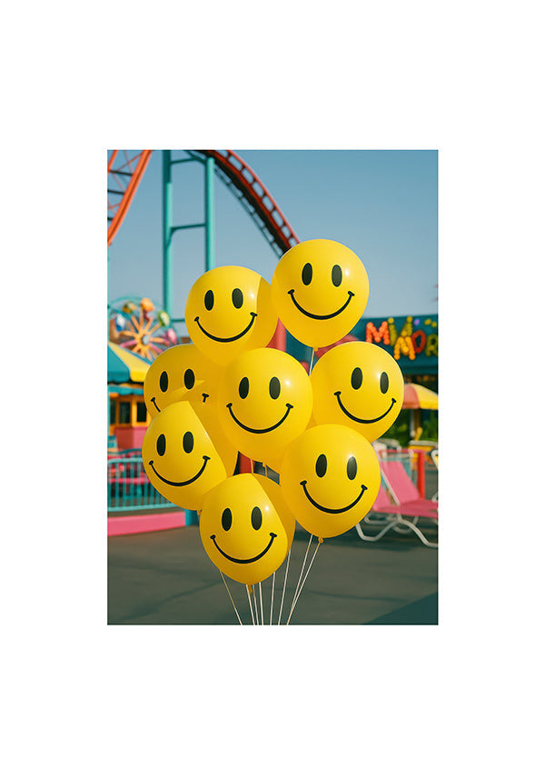 Fotografi av leende ballonger på nöjesfältet