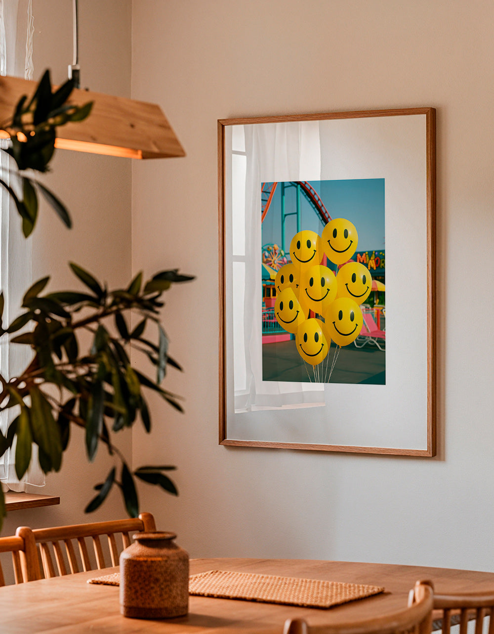 Fotografi av leende ballonger på nöjesfältet – Product1