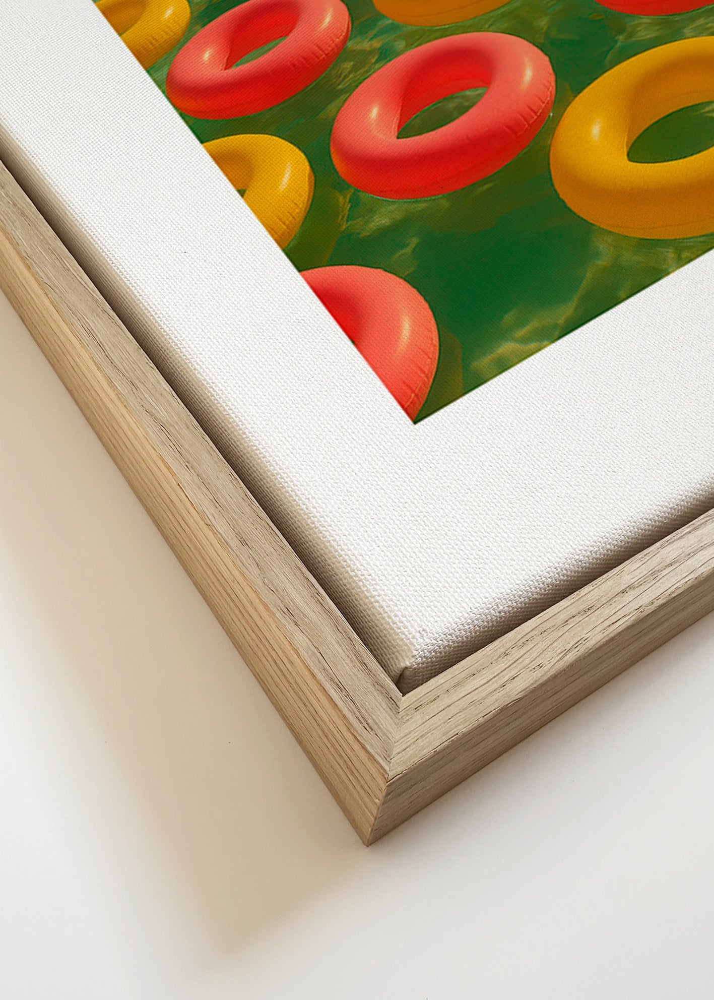 Geometrisk tavla med flytande röda och gula ringar – Canvas detail