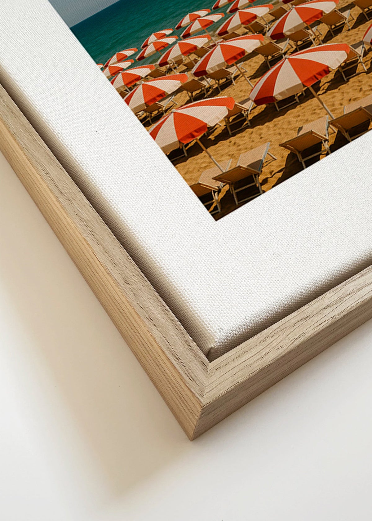 Landskapskonst med röda parasoller – Canvas detail