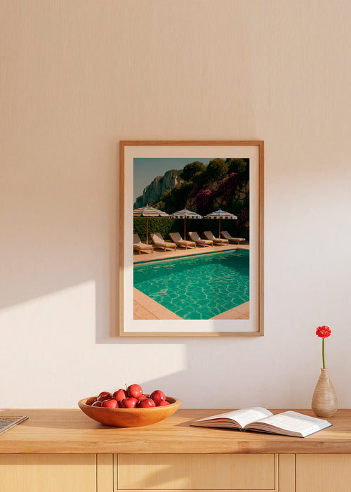 Fotografi av pool med randiga parasoll – Product1